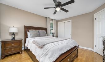 15 Diane Dr, Cromwell, CT 06416