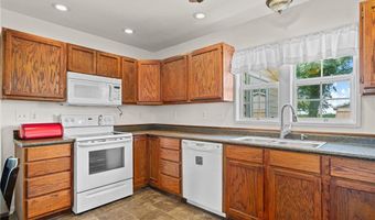 9012 NW State Route 52 Hwy, Amoret, MO 64722