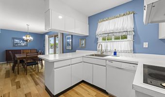 150 Idlebrook Ln, Aberdeen, NJ 07747