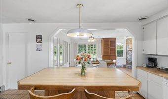 6 Lakewood Dr, Narragansett, RI 02882