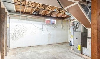 421 W College St, Aurora, MO 65605