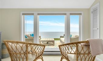 10 Calef Ave, Narragansett, RI 02882