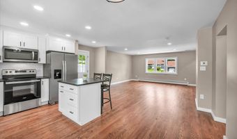 2 Riverview Pl, Cromwell, CT 06416