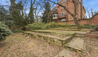 2030 N QUINN St, Arlington, VA 22209