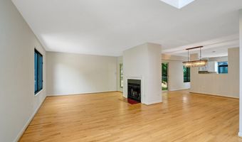 203 W GLENDALE Ave, Alexandria, VA 22301