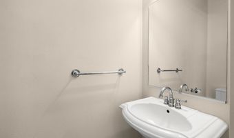 10882 NE RED WING Way 204, Beaverton, OR 97006