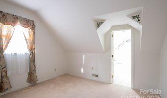 400 Three Dog Mountain Rd, Bakersville, NC 28705