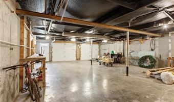 15038 Fairmount Rd, Basehor, KS 66007