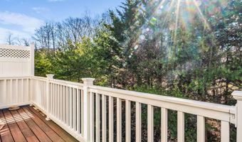 12 White Oak Ln 112, Aberdeen, NJ 07747