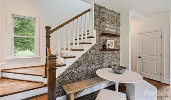 1611 Tippah Park Ct, Charlotte, NC 28205