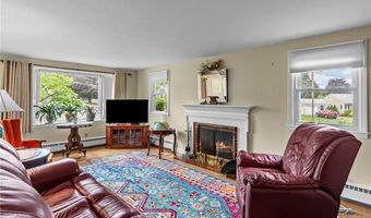 174 Lawnacre Dr, Cranston, RI 02920