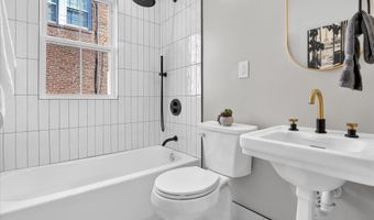 1607 N GLEBE Rd, Arlington, VA 22207