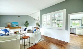 33 Meadowbrook Dr, Barrington, RI 02806