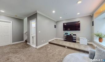 14 Woodcrest Ln 14, Danbury, CT 06810