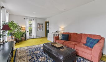 14 Lakeshore Dr, Belgrade, ME 04918