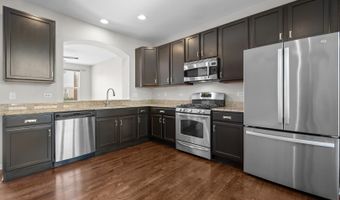 64 N Dryden Pl, Arlington Heights, IL 60004