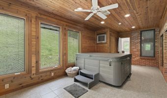 74 Muncy Ln, Ashland, KY 41102