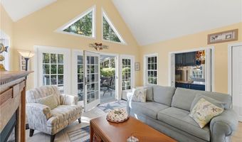 34 Crestwood Ln, Charlestown, RI 02813