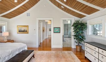 10 Ocean Lawn Ln, Newport, RI 02840