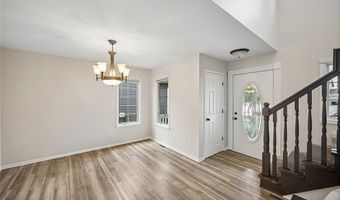 2205 Country Cove Ln, Altoona, IA 50009