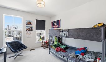 42167 CANARY GRASS Sq, Aldie, VA 20105