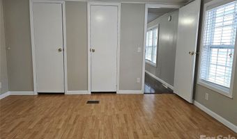 656 Water St, Bakersville, NC 28705