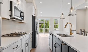 7249 MOUNTAINEER Dr, Alexandria, VA 22306