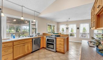 662 E 1452 Rd, Baldwin City, KS 66006