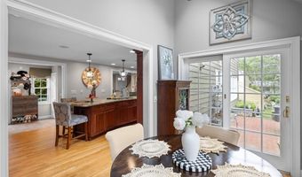 152 Glen Hills Dr, Cranston, RI 02920