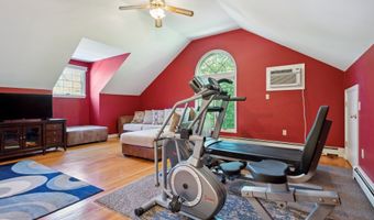 10 Colonial Dr, Clinton, CT 06413