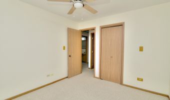 9925 Amanda Ln, Algonquin, IL 60102