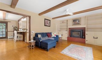 9 Valley Dr, Bristol, RI 02809