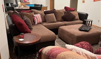 15733 Pine Cir, Basehor, KS 66007