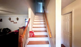 29 Hooker Rd, Bridgeport, CT 06610