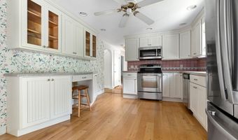 10 Standley St, Beverly, MA 01915
