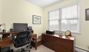 18 STARFISH Dr, Narragansett, RI 02882