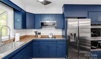 23 Springwood Dr, Asheville, NC 28805