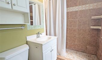 1120 Hassinger St 208, Honolulu, HI 96822