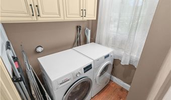 671 County Rd, Barrington, RI 02806