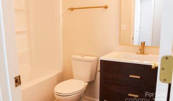 3813 Brookchase Ln, Charlotte, NC 28205