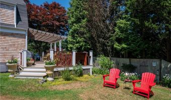 7 Boulevard E, Middletown, RI 02842