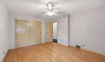 730 W Beach Dr, Addison, IL 60101