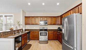 35 Sommer Lake Dr, Beaufort, SC 29902