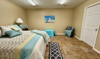 1306 Shull St, Ava, MO 65608