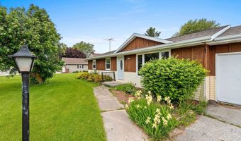 1517 NAVARINO St, Algoma, WI 54201