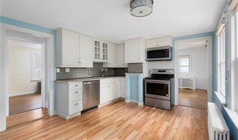 37 Reservoir Rd, Middletown, RI 02842