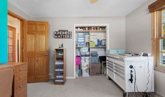 2200 S GREENVIEW St, Appleton, WI 54915