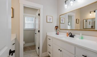 7424 Northwood Dr, Benton, AR 72019