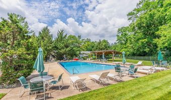 104 HAMPSTEAD Dr, Ambler, PA 19002