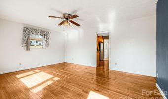 20 Ridge Cross Rd, Asheville, NC 28805